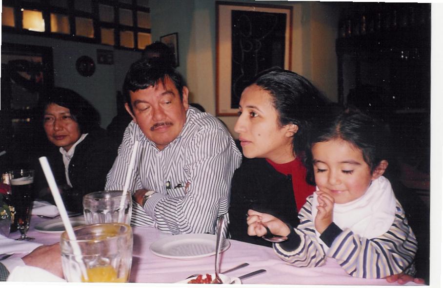 Adolfo G, Carime V. (esposa), Alfa (hja), 2000, festejando el Ph.D de Sofía Haro del CIC-IPN